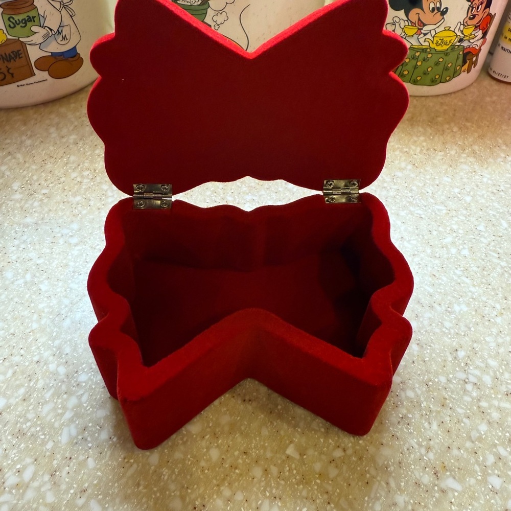 Elegant Red Velvet Bow-Shaped Hinged Small Jewelry Box with Heart NEW - Picture 8 of 11